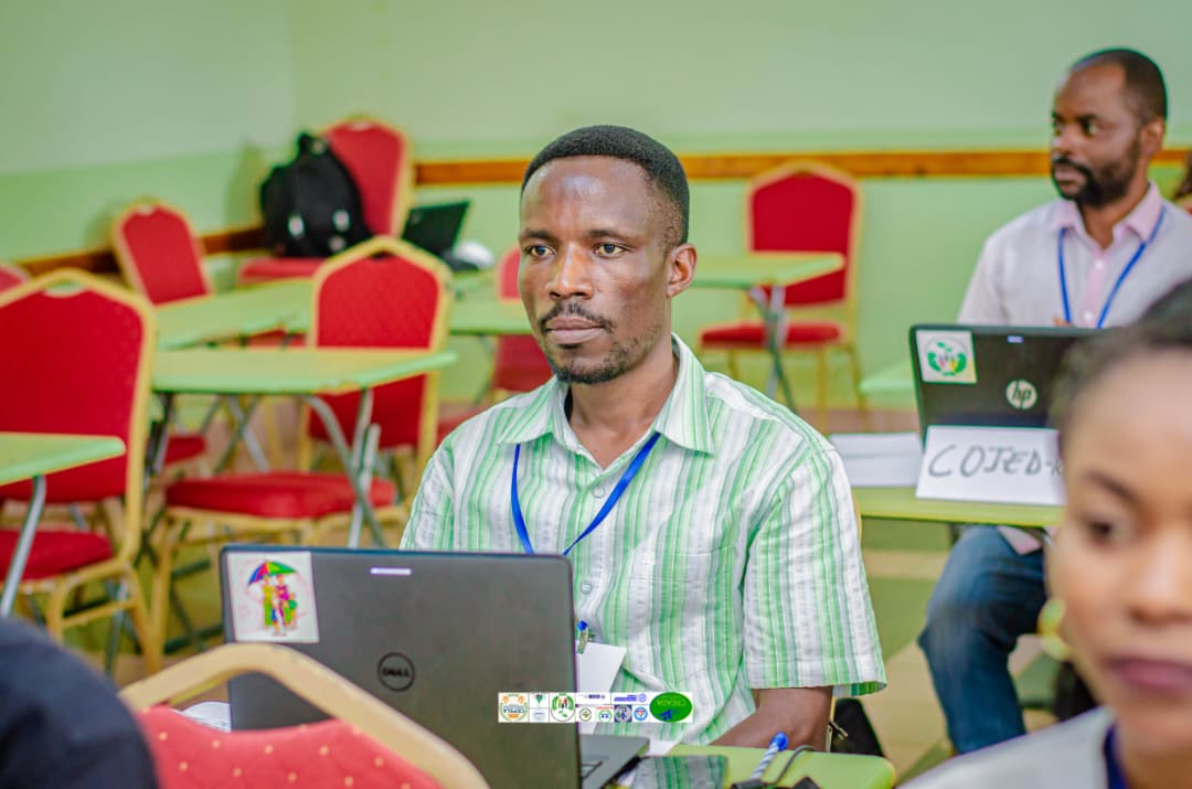Formation pratique sur le logiciel Sage Comptabilité — participant du TSFEV en séance de travail, Bukavu